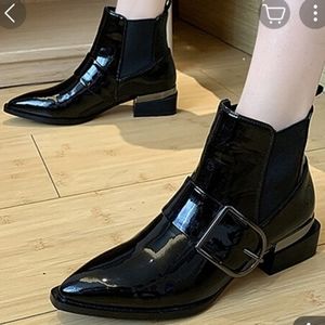 NWOT~Women's Chunky Heel Pointed Toe Bootie!
